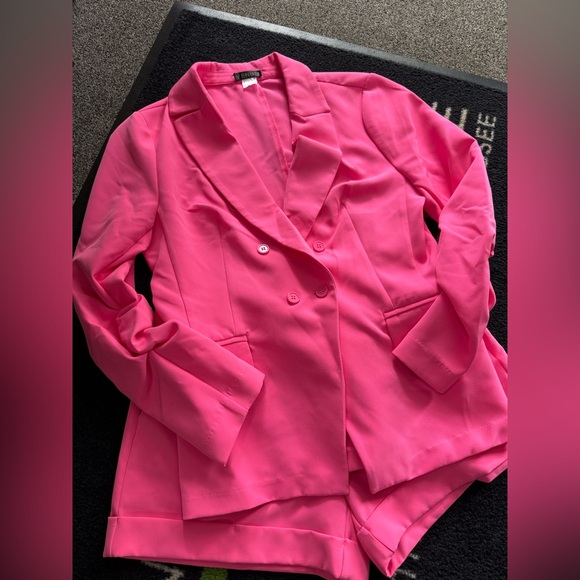 VENUS - Short Suit Set Hot Pink - Picture 4 of 4